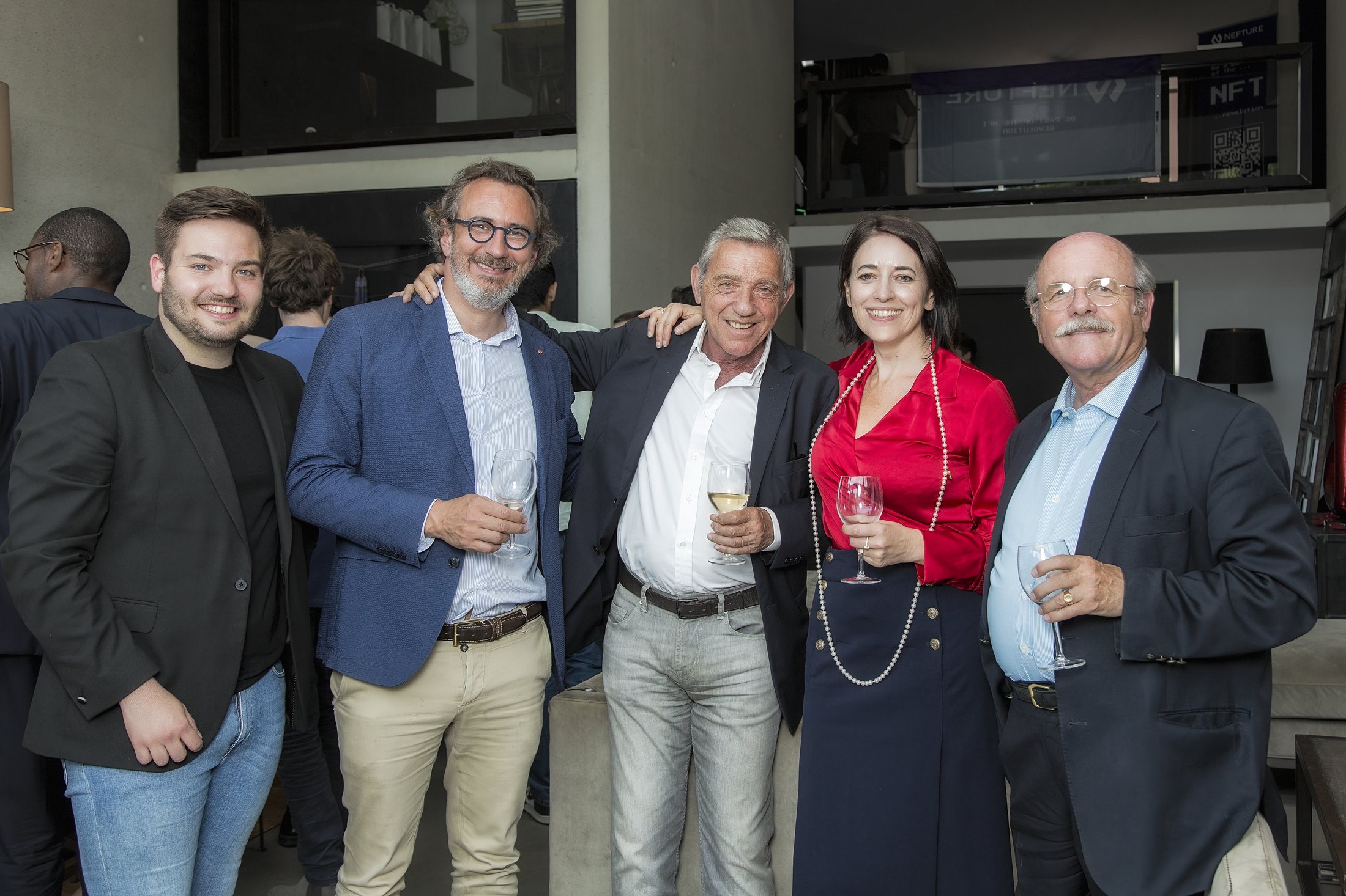 Un cocktail ELYKSIR, dirigeants et invités